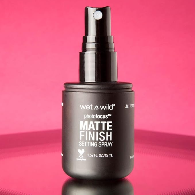 wet n wild Photo Focus Setting Mist, Up to 24HR Wear, Lightweight & Nourishing Aloe Formula Suitable for All Skin Types, Cruelty-Free & Vegan - Matte Appeal