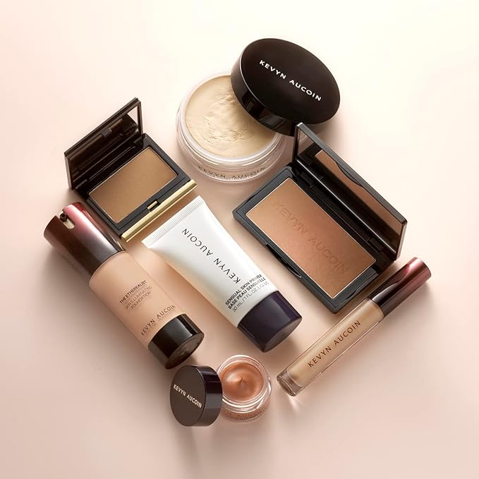 Kevyn Aucoin The Neo-Bronzer, Sundown Deep: 3 in 1 makeup palette. Highlighter, blush & bronzer in one smooth gradient makeup compact. Shimmer & matte in light, medium & deep. Sun-kissed to bronzed.